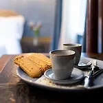Palazzo Fauzone Relais & فندق مبيت وإفطار مونْدوفي
